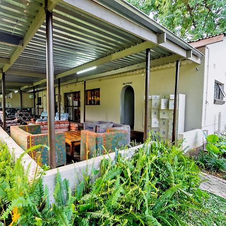 Shoestrings Backpackers Lodge Vic Falls Victoriafälle Exterior foto