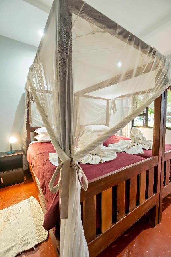 Shoestrings Backpackers Lodge Vic Falls Victoriafälle Exterior foto
