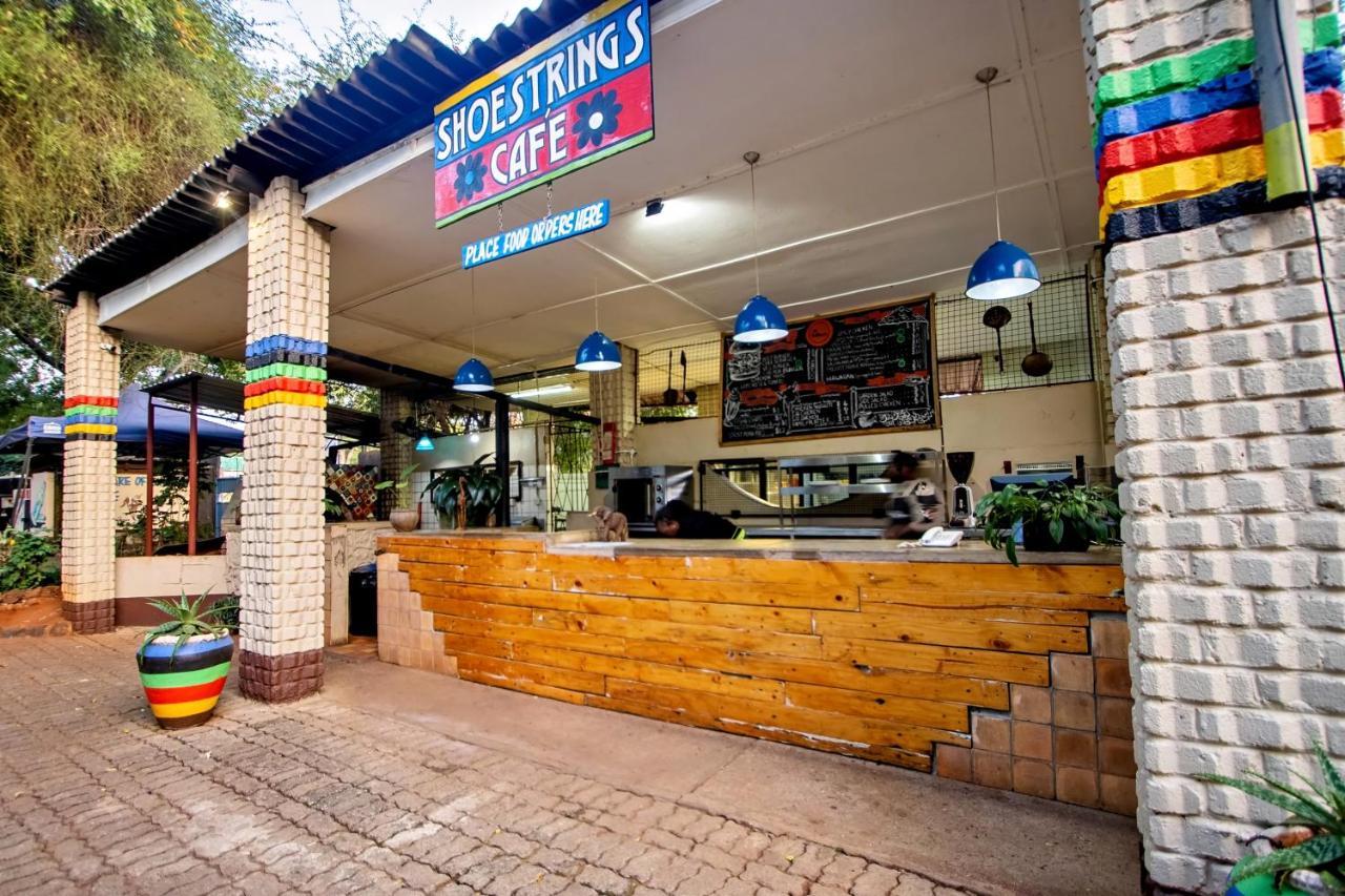 Shoestrings Backpackers Lodge Vic Falls Victoriafälle Exterior foto
