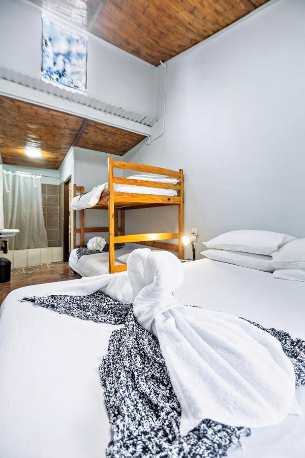 Shoestrings Backpackers Lodge Vic Falls Victoriafälle Exterior foto
