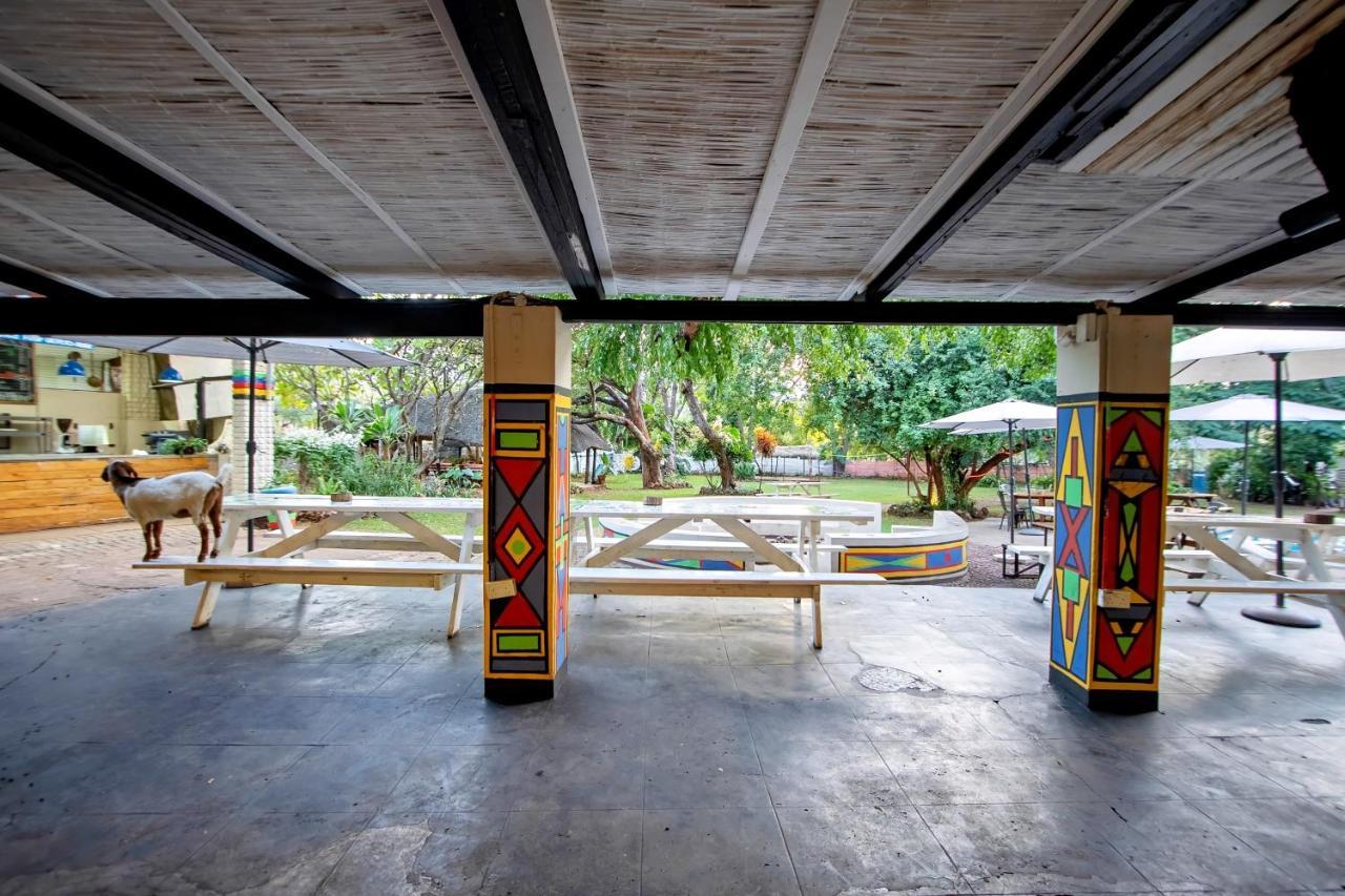 Shoestrings Backpackers Lodge Vic Falls Victoriafälle Exterior foto