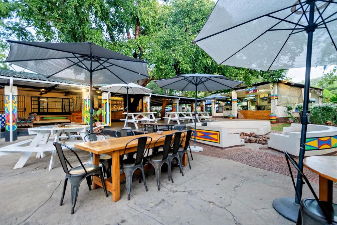 Shoestrings Backpackers Lodge Vic Falls Victoriafälle Exterior foto