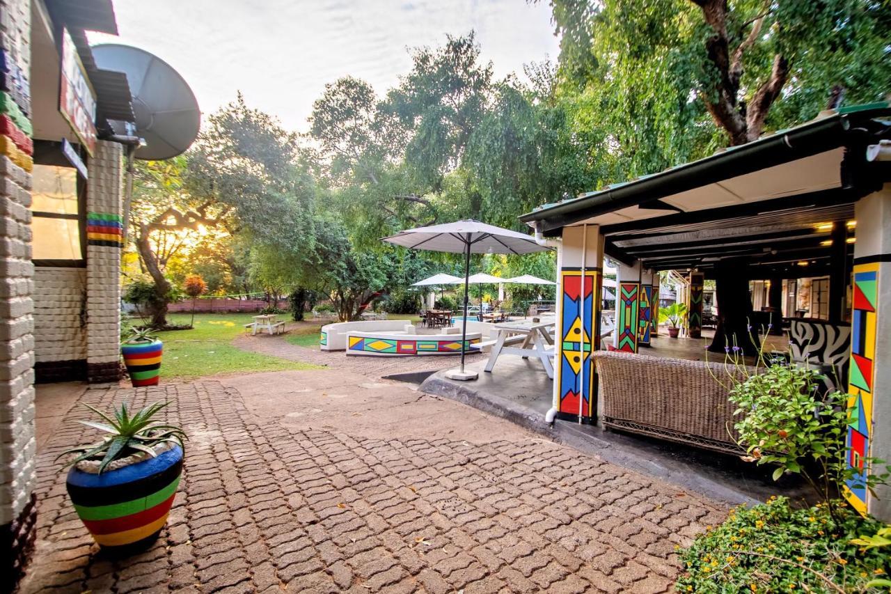 Shoestrings Backpackers Lodge Vic Falls Victoriafälle Exterior foto