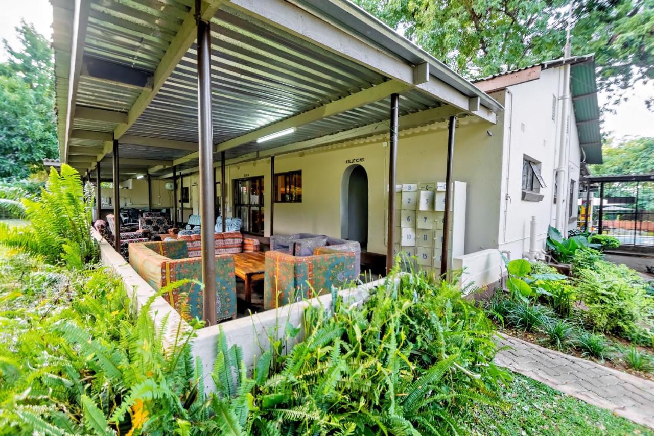 Shoestrings Backpackers Lodge Vic Falls Victoriafälle Exterior foto