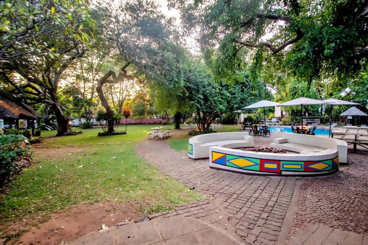 Shoestrings Backpackers Lodge Vic Falls Victoriafälle Exterior foto